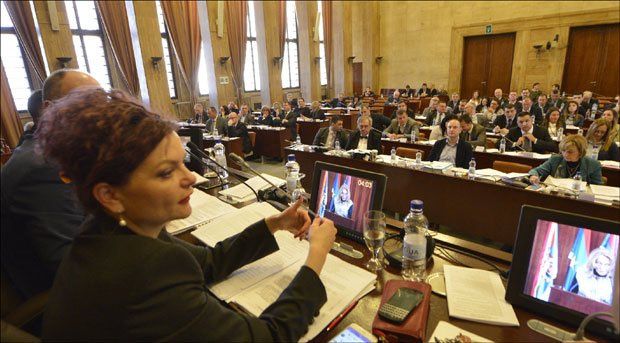 Дискусију мере минутима